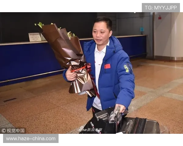 中国男篮凯旋归国 北京机场解散